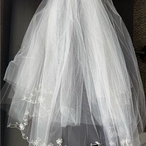 Elegant White Tulle Veil with Floral Embroidery